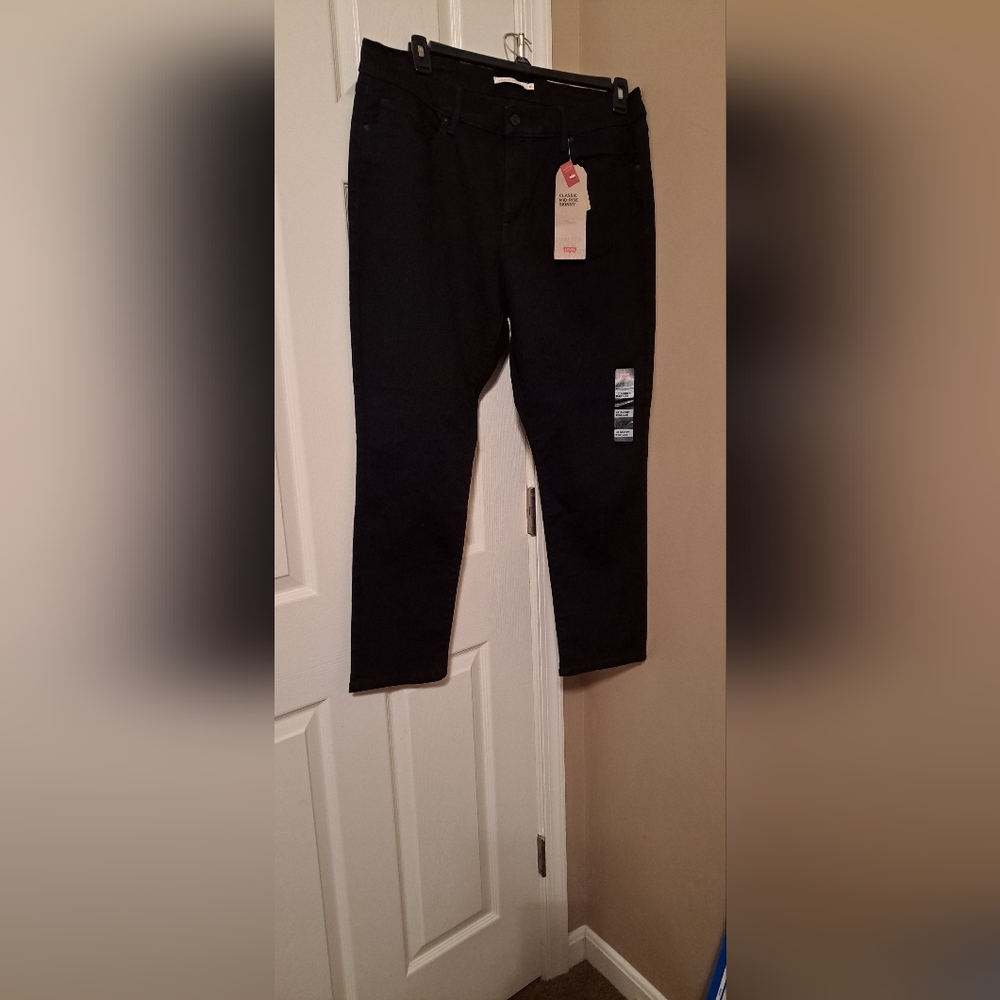 Levis Women's Mid rise skinny jeans NWT